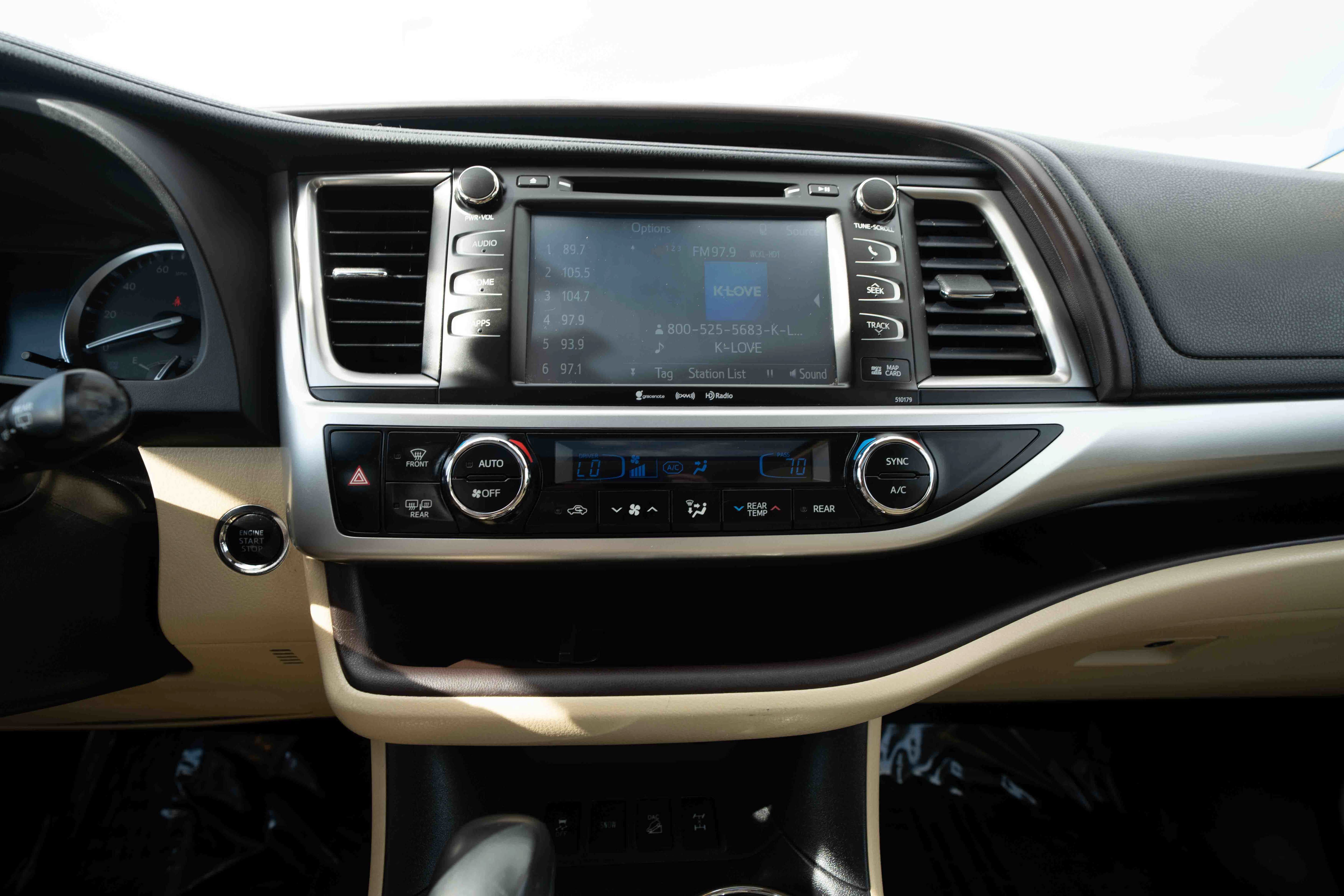 Used 2017 Toyota Highlander XLE AWD/4WD image 17