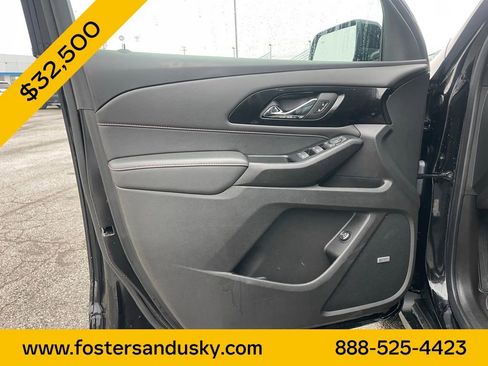 Used 2023 Chevrolet Traverse RS image 17