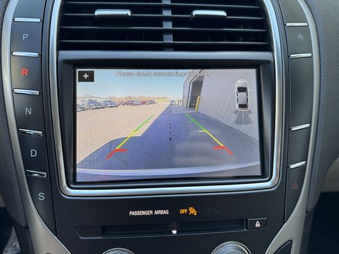 Used 2019 Lincoln Nautilus Select image 17