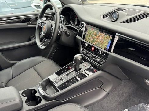 Used 2025 Porsche Macan image 10