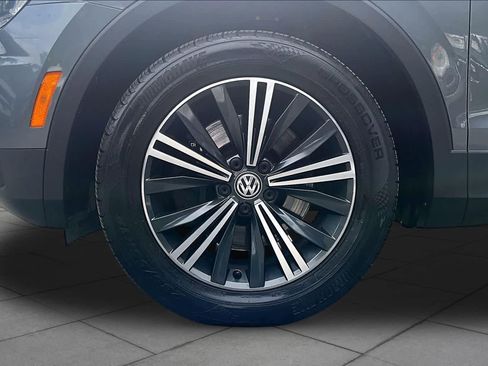 Used 2018 Volkswagen Tiguan SEL FWD image 11