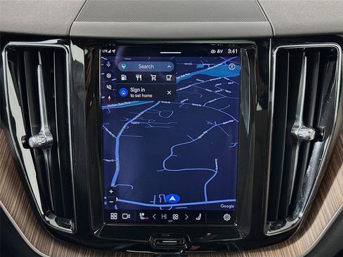 Used 2023 Volvo XC60 B5 Plus w/ Climate Package image 13