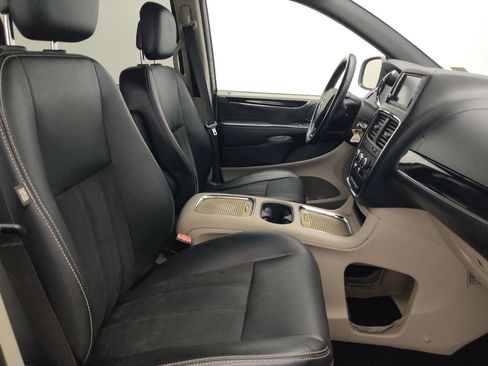 Used 2019 Dodge Grand Caravan SXT FWD image 19