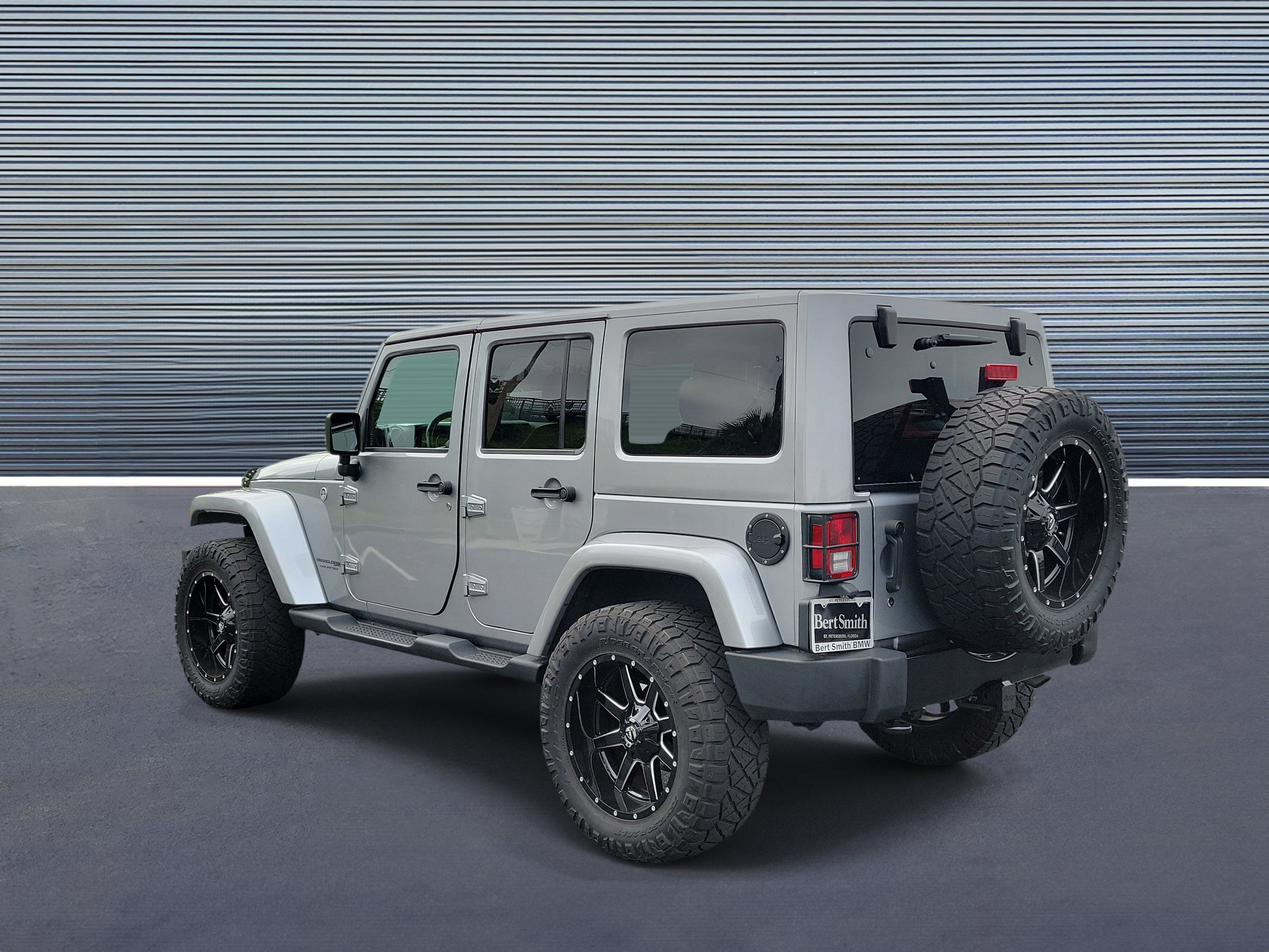 Used 2018 Jeep Wrangler Unlimited Sahara AWD/4WD image 4