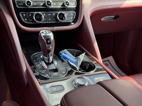 Used 2021 Bentley Bentayga V8 w/ First Edition Specification image 26
