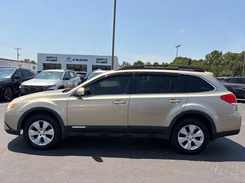 Used 2010 Subaru Outback 2.5i Premium AWD/4WD image 4