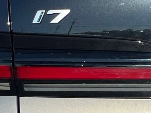 Used 2023 BMW i7 xDrive60 image 10