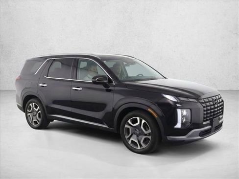 Used 2025 Hyundai Palisade SEL FWD image 3