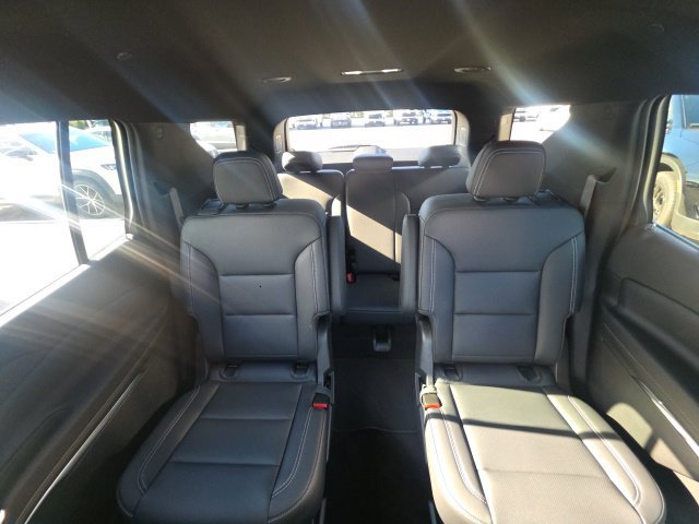 New 2027 Chevrolet Traverse LT w/ Driver Confidence Package FWD image 27
