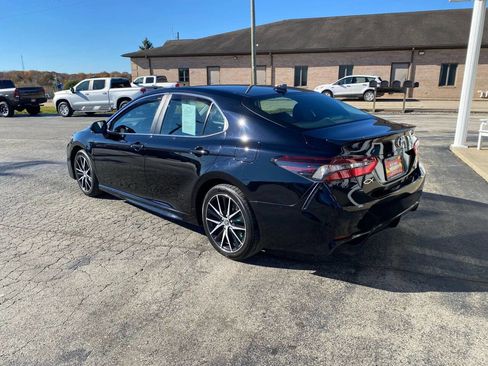 Used 2023 Toyota Camry SE image 5