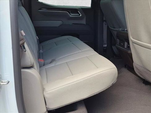Used 2025 Chevrolet Silverado 1500 LT Trail Boss w/ Convenience Package II AWD/4WD image 17