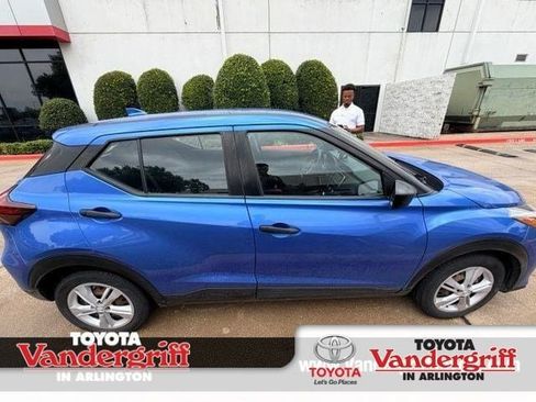 Used 2022 Nissan Kicks S FWD image 1