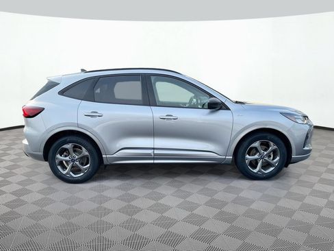 Used 2023 Ford Escape ST-Line FWD image 4