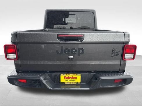Used 2021 Jeep Gladiator Willys image 7