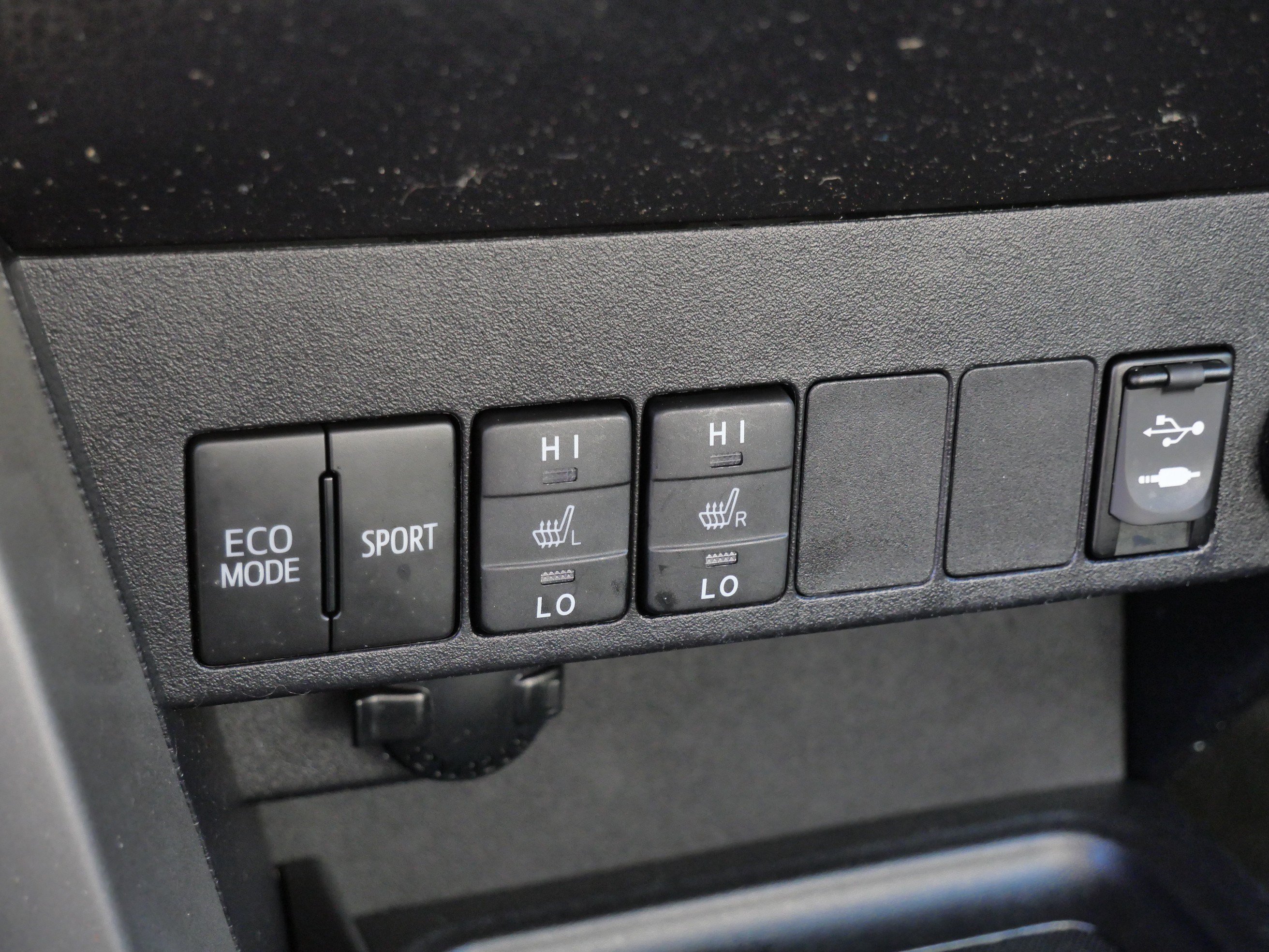 Used 2014 Toyota RAV4 Limited w/ Technology Package AWD/4WD image 31