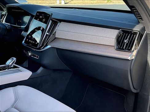 Used 2026 Volvo XC90 B5 Plus image 19