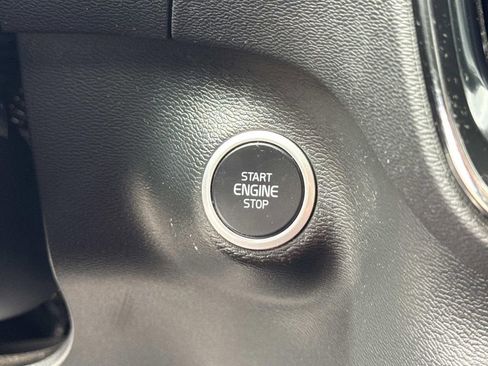 Used 2021 Volvo XC40 T4 Inscription FWD image 17