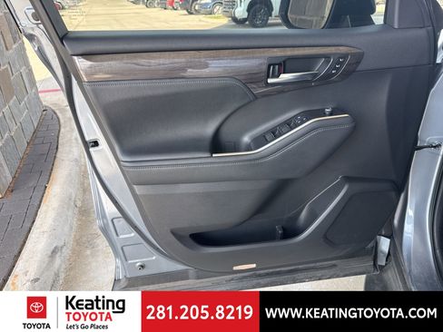 Used 2021 Toyota Highlander Platinum image 9