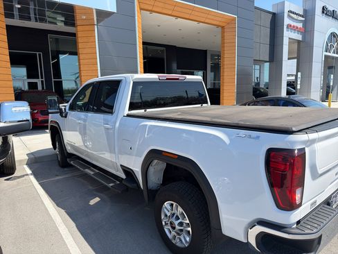 Used 2023 GMC Sierra 2500 SLE image 3