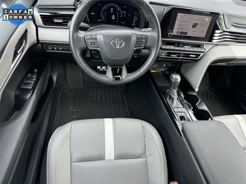Used 2025 Toyota Camry SE image 15