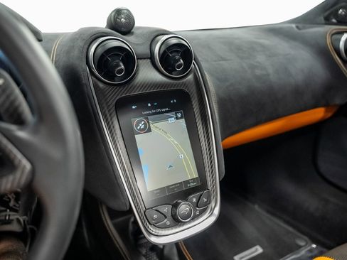 Used 2018 McLaren 570S Spider image 43