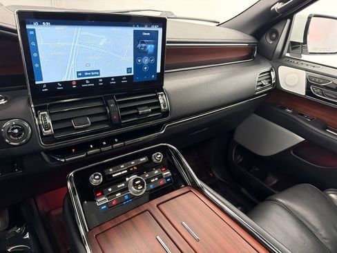 Certified 2023 Lincoln Navigator L Reserve AWD/4WD image 27