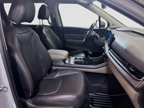 Used 2025 Kia Carnival EX FWD image 26