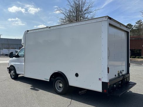 Used 2022 Chevrolet Express 3500 w/ Power Convenience Package image 6