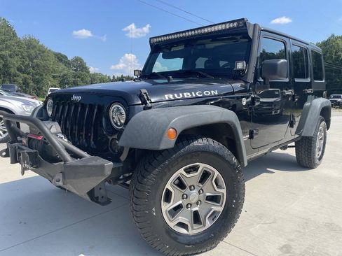 Used 2015 Jeep Wrangler Unlimited Rubicon w/ Connectivity Group AWD/4WD image 3