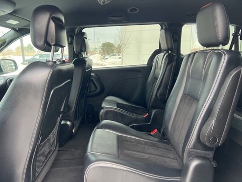 Used 2015 Dodge Grand Caravan SXT image 15