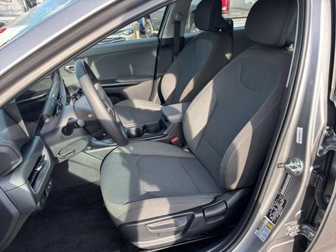 Used 2025 Kia K4 FWD image 36
