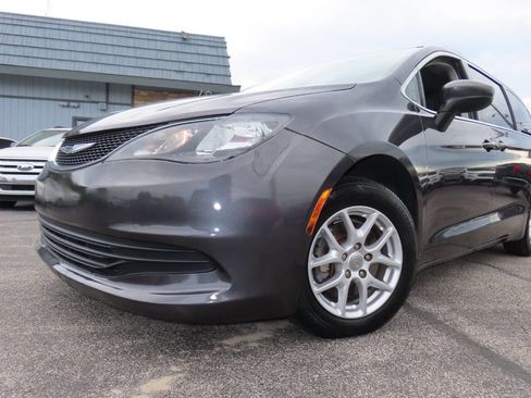 Used 2020 Chrysler Voyager Lxi FWD image 31