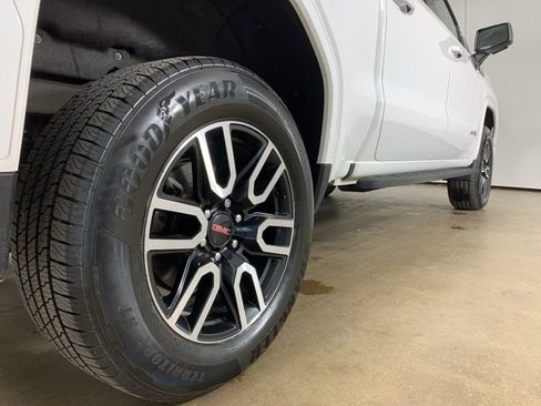 Used 2022 GMC Sierra 1500 AT4 w/ AT4 Preferred Package image 9