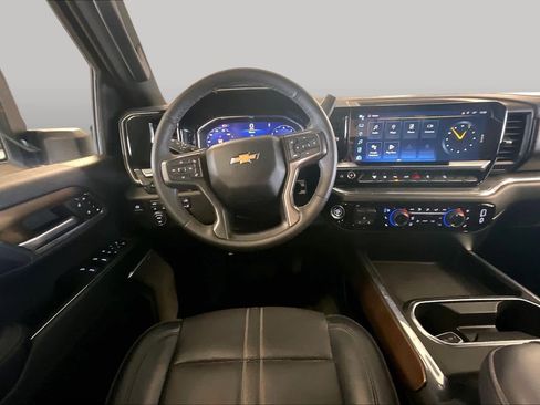 Used 2024 Chevrolet Silverado 2500 High Country w/ High Country Premium Package AWD/4WD image 5