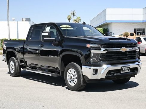 Used 2025 Chevrolet Silverado 2500 LT w/ Convenience Package AWD/4WD image 1