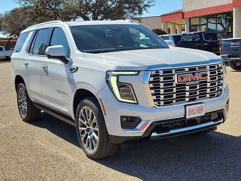 New 2026 GMC Yukon Denali w/ Sun & Power Step Package image 4