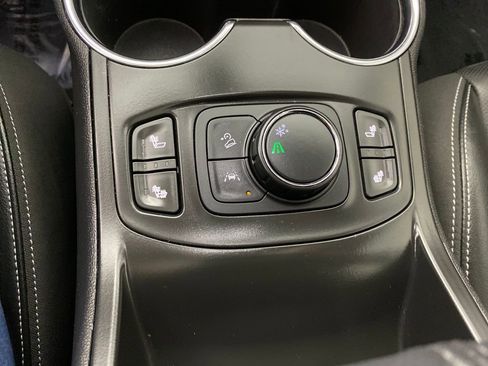 Used 2022 GMC Terrain SLT image 23