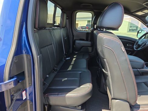 Used 2020 Nissan Titan PRO-4X w/ Pro-4x Convenience Package AWD/4WD image 15
