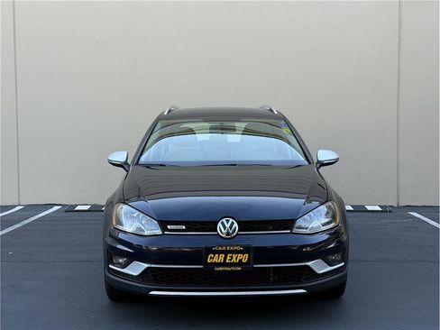 Used 2017 Volkswagen Golf Alltrack SE image 2
