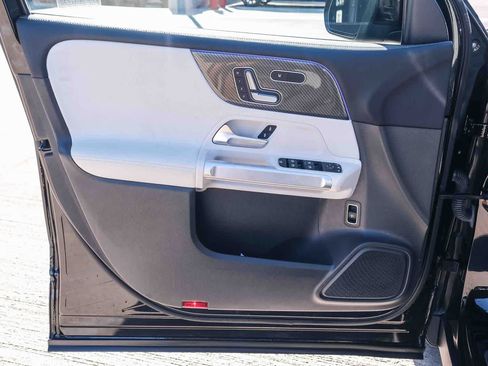 Used 2023 Mercedes-Benz GLB 250 image 25