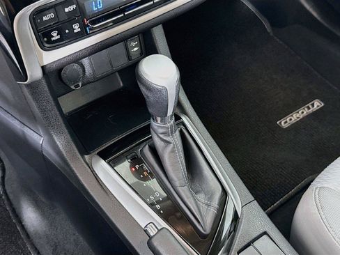 Used 2017 Toyota Corolla LE w/ Carpet Mat Package (TMS) FWD image 17