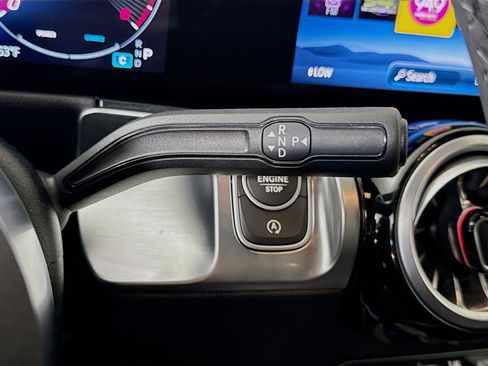 Used 2025 Mercedes-Benz GLB 250 image 20