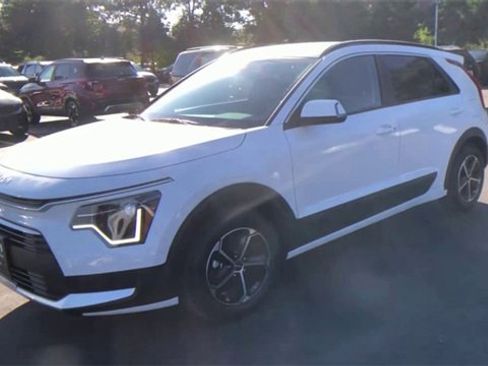 New 2025 Kia Niro EX image 7