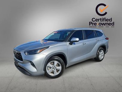 Used 2023 Toyota Highlander LE