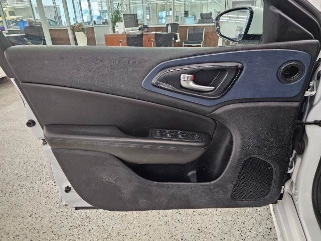 Used 2015 Chrysler 200 S w/ Comfort Group FWD image 24