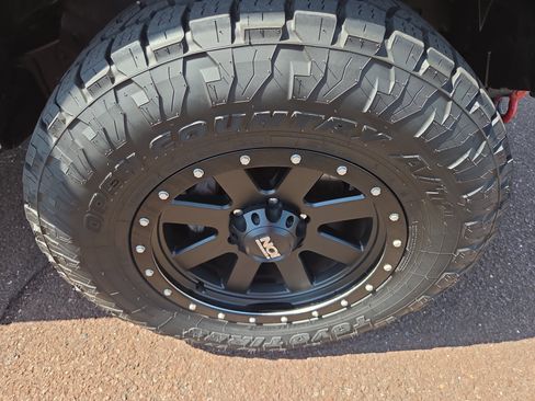Used 2017 Toyota Tacoma TRD Sport w/ Tow Package (A/T) AWD/4WD image 9