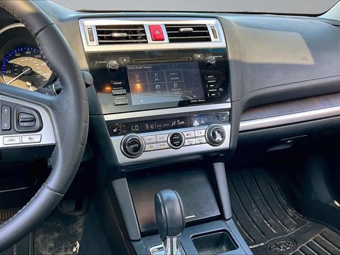 Used 2017 Subaru Outback 2.5i Limited AWD/4WD image 9