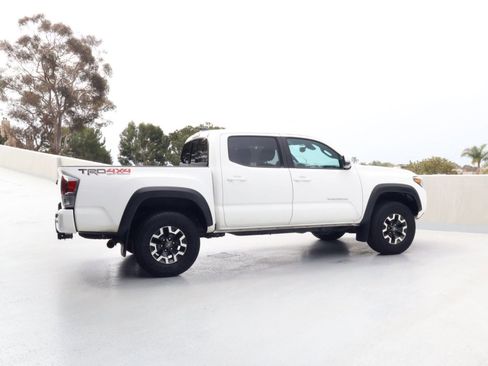Used 2022 Toyota Tacoma TRD Off-Road w/ Technology Package AWD/4WD image 8