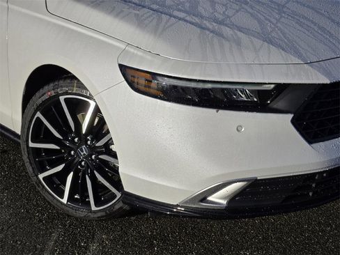 New 2025 Honda Accord Touring image 9