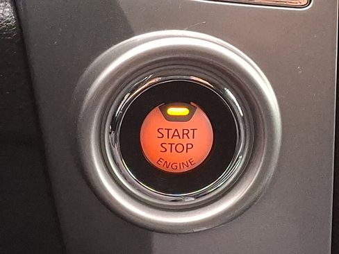 Used 2020 Nissan Titan SV w/ SV Convenience Package image 22